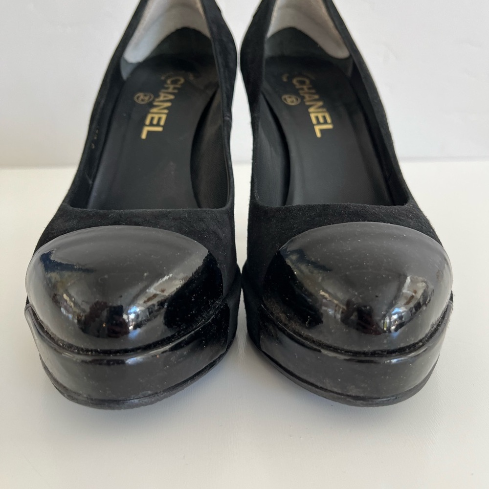 Auth VTG CHANEL Suede Platform Heels - Picture 2 of 12